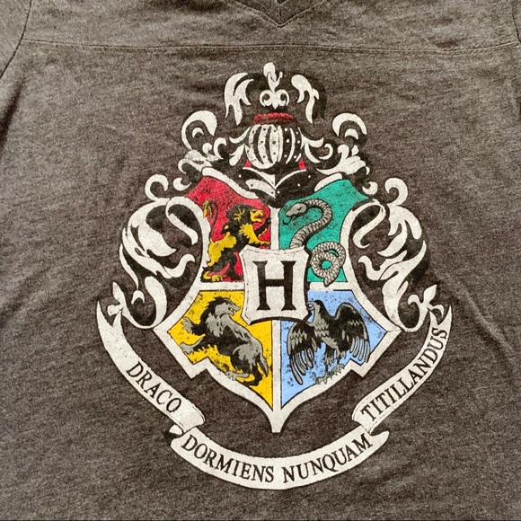 Harry Potter Hogwarts V-neck Shirt - Picture 2 of 6